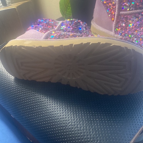 Sold New Authentic UGG mini SEQUIN LILAC FROST sparkle Purple BOOTS WOMEN’S 8 - Picture 10 of 16